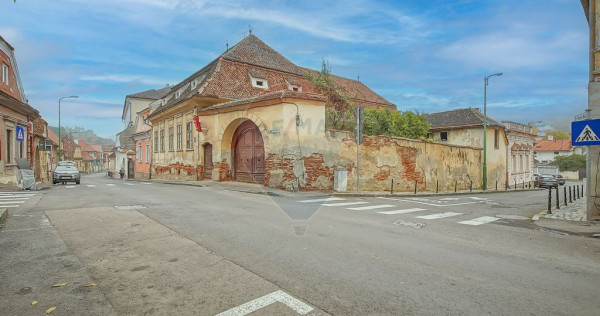 Casă singură în curte, de închiriat, schei!