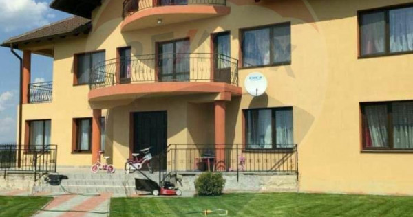 Vilă de închiriat in sanpetru - zonă liniștită, curt...