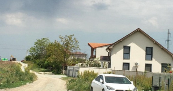 Teren intravilan cumpana zona movila