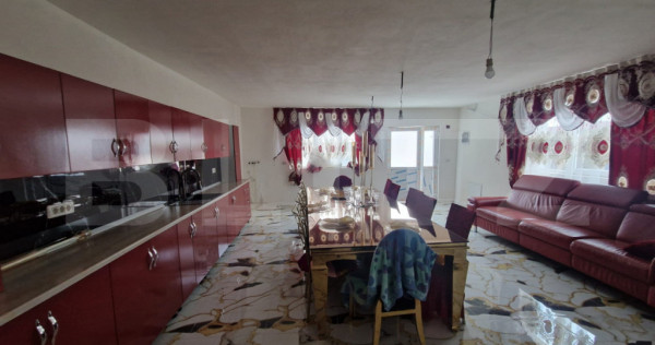 Casa parter teren 836 mp, 150 mp utili 2 corpuri , asfalt ,