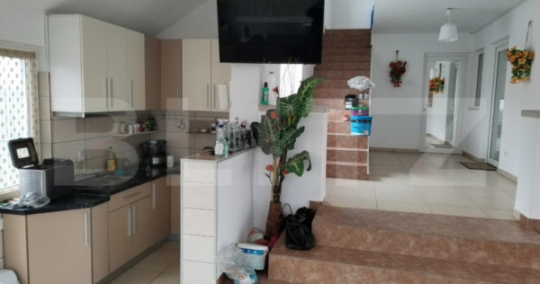 Casă individuală 240 mp, 420 mp teren, târgoviște