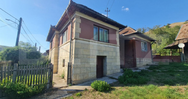 Casa demolabila sau renovabila in tauti , comuna floresti