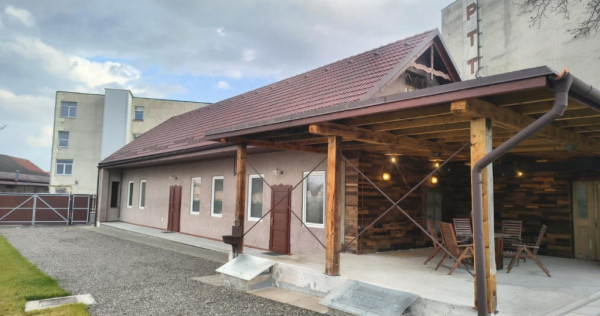 Rustic, 3 camere la cheie curte central sacele