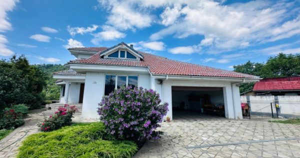 Casă de vânzare – 6 camere – str. dărmănești, piatr