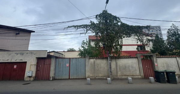 Casa de închiriat 7 camere sector 4, ideal pentru clinic...