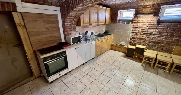 Casa de închiriat 7 camere i 300mp i zona turnisor