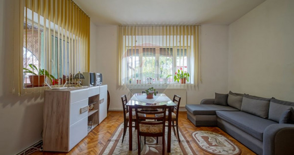 Casa spatioasa cu teren generos, in zona centrala a sacel...