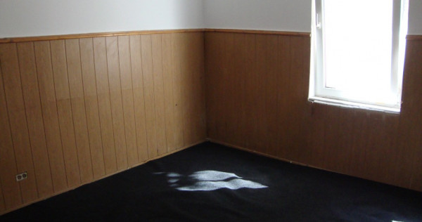 Inchiriere casa la curte