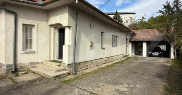 Casă cu teren generos într-o zonă premium – ideală pen