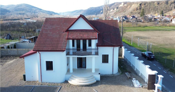 Vila deosebita parter mansarda de in odobesti