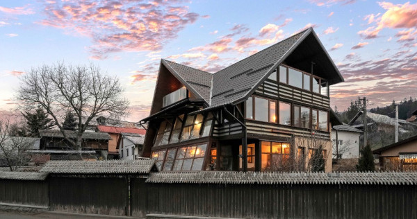 Casa din povesti busteni, vedere superba, locatie excelenta