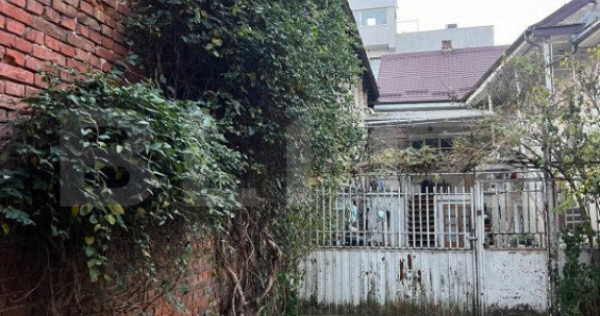 Casă tip p+1 în curte comună, 120 mp, central, lângă ju