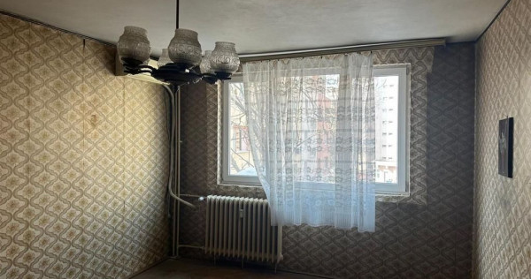 Apartament 3 camere titan decomandat etajul 3 din 4 bloc ...