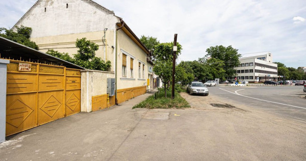 Casă cu potențial comercial, lângă spitalul județean...