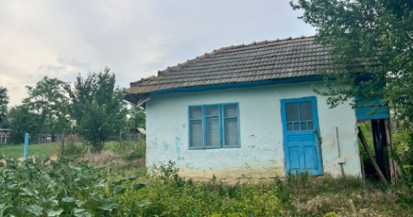 Teren intravilan 855 mp – centru perieni, cu utilități și 2 cai acces