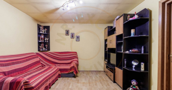 Casa rahova 4 camere, 2 bucatarii, curte individuala