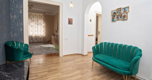 Vilă, singur în curte, central, oradea 128 mp. 700 e/lu...