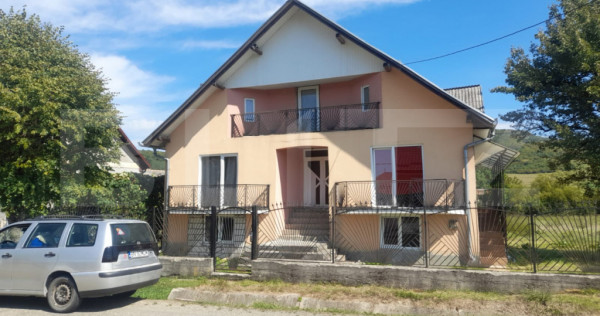 Casa de vanzare 200 mp, cu teren 2200 mp, la 20 km de bistri