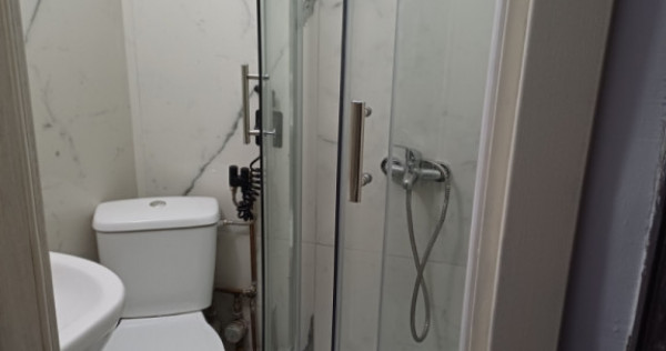 Vând garsoniera renovata