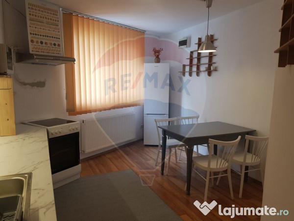 Casă cu curte de inchiriat in centrul vechi *bm*