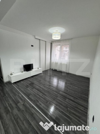 Apartament 2 camere, etaj intermediar, parcare, zona VIVO