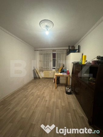 Apartament de vanzare, cu 3 camere, 70 mp, zona Piata Rahova