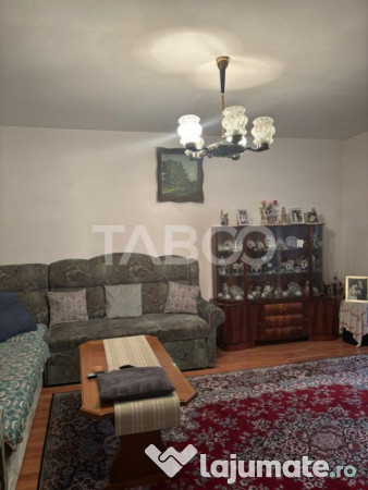 Apartament decomandat 3 camere 2 balcoane etaj intermediar d