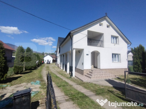 Casa 8 camere,200mp,2 nivele,6 ari de teren,bistrita bargaul