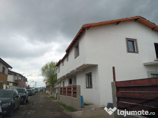 Casa p+1 duplex,4 camere,3 bai,toate utilitatile 800m pasaj domnesti