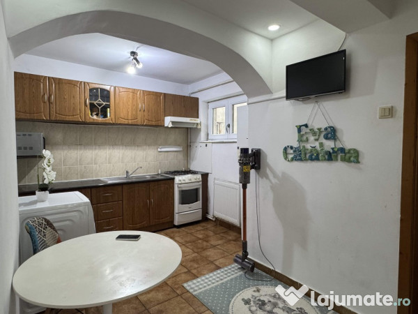 2 cam. etaj 2, decomandat, 50 mp. str. unirii