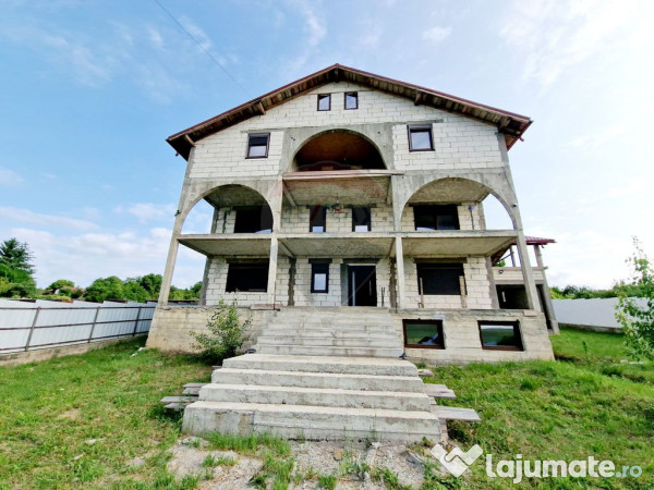 Casă spațioasă s+p+1e+m și teren generos 1664 mp