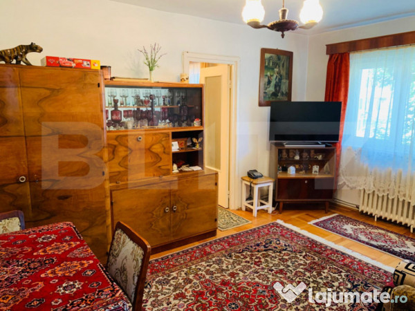 Apartament de vanzare, cu 3 camere, zona 7 noiembrie