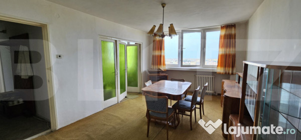 Apartament de vanzare, cu 3 camere, semidecomandat, 67 mp, z