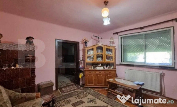 Casa de vanzare aproape de drumul careiului