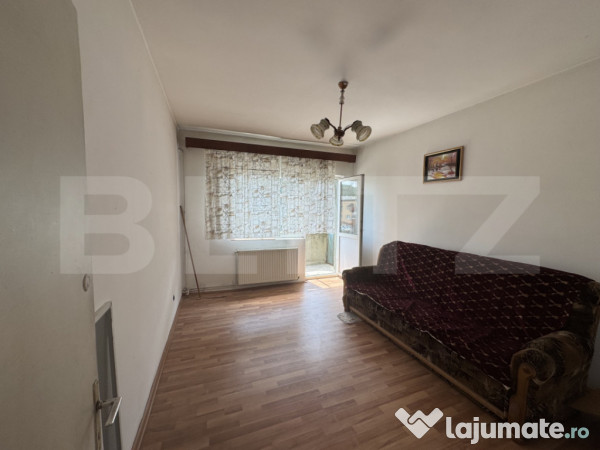 Apartament 2 camere, decomandat, zona 8 mai