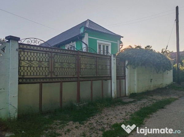 Casa de vânzare langa padure- liniște, aer curat