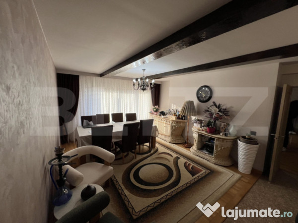 Vilă deosebită cu piscină și panoramă spre pădure