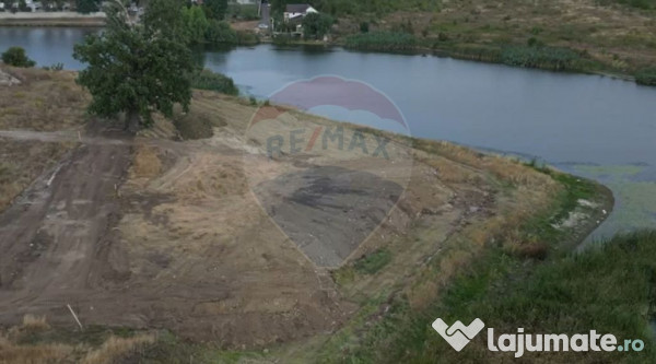 Teren intravilan de vânzare – 5.000 mp cu deschidere...