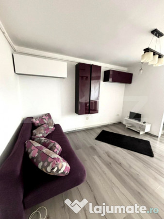 Garsonieră decomandată cu vedere panoramică – mobilată