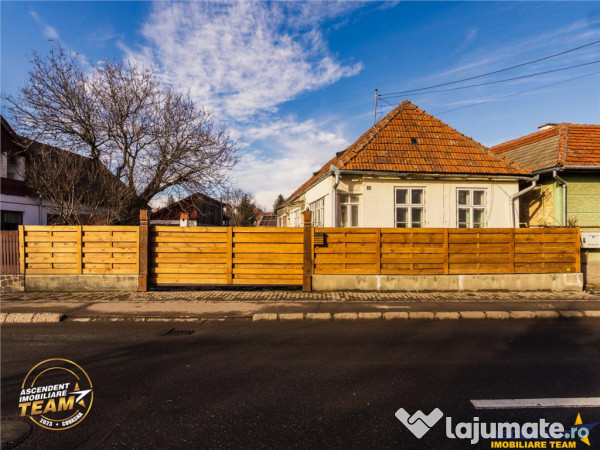 Casa din lemn, teren 384 mp: oportunitate de renovare, simer