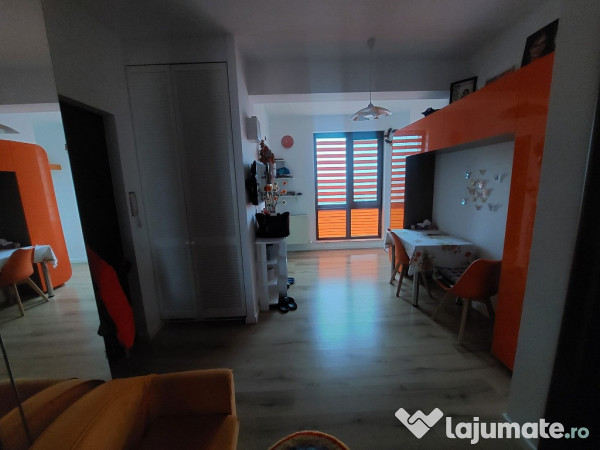 Vand apartament lux, 3 camere, bloc nou, loc parcare privat, buc noi