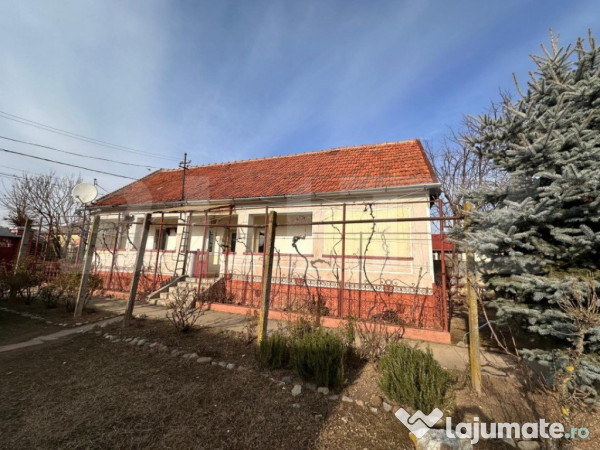 Casa de vanzare, cu 2 camere, 65 mp, oradea