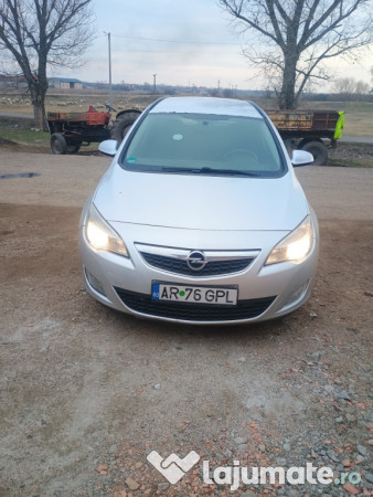 Opel Astra J 2013