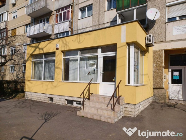 Spatiu comercial, 56 mp (parter + demisol). 350 E/lună. ...