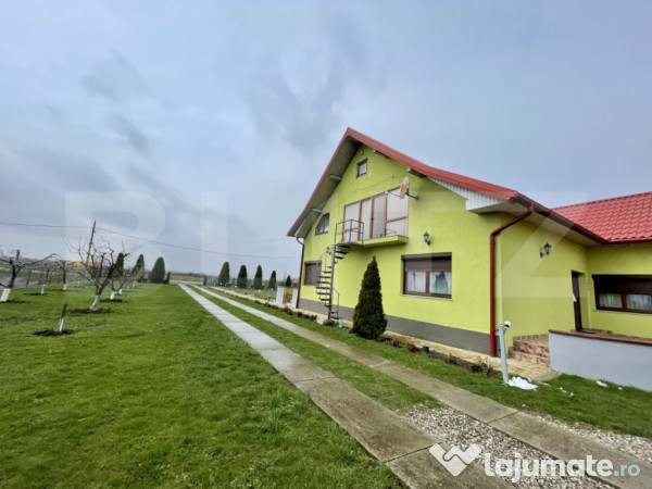 Casă individuală - teren 9.300 mp - finisată/mobilată -