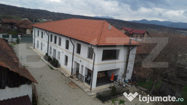 Pensiune de vanzare, 6 camere, 370 mp, zona arcani