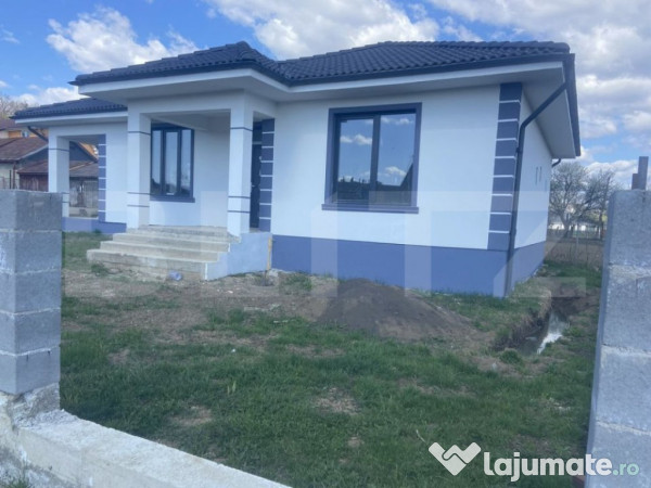 Casă de vânzare cu 3 camere, 105 mp, zona linistita, bistr