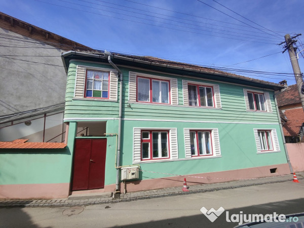 Persoana fizica - vanzare casa in centrul orasului sighisoara