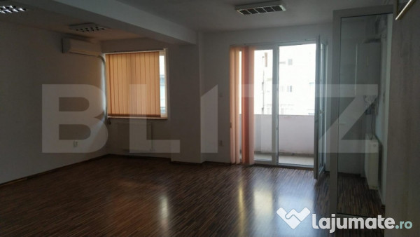 Apartament de vânzare, cu o camera, 44 mp, zona centrala