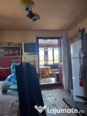 Casă individuala, 2 camere, 91 mp., teren 2404 mp., loc ci